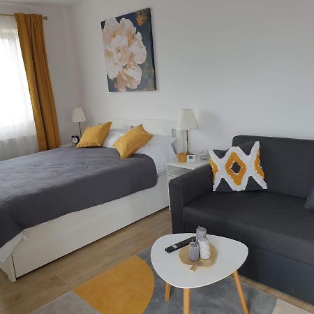 Max Studio Sancraiu de Mures Экстерьер фото